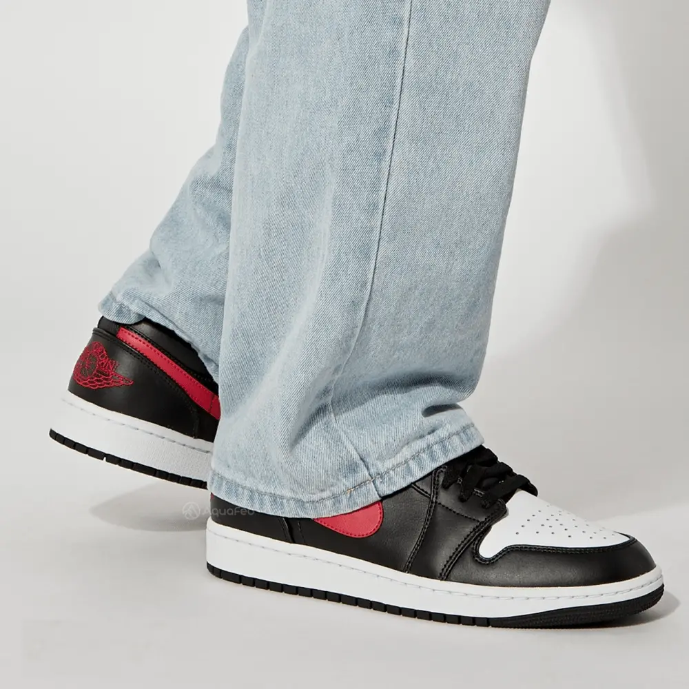 Alternative view of Giày Nike Air Jordan 1 Low 'White Toe' 553558-063