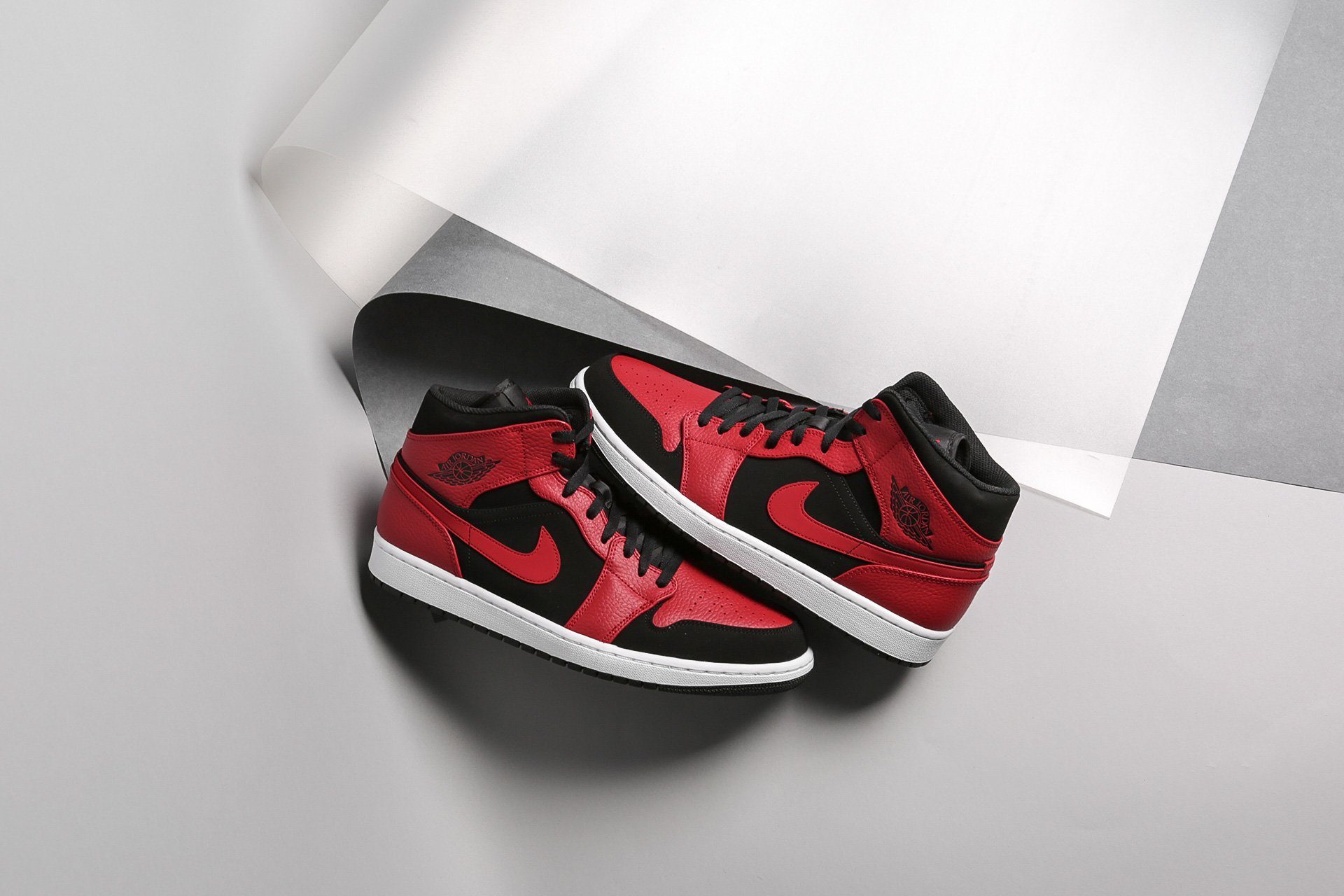 Giày Nike Air Jordan 1 Mid 'Reverse Bred' 554724-054 - Ảnh 3