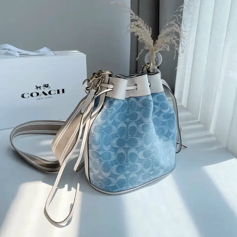 Túi Coach Field Bucket Bag In Signature Chambray C4693 B4SUX - Ảnh 4