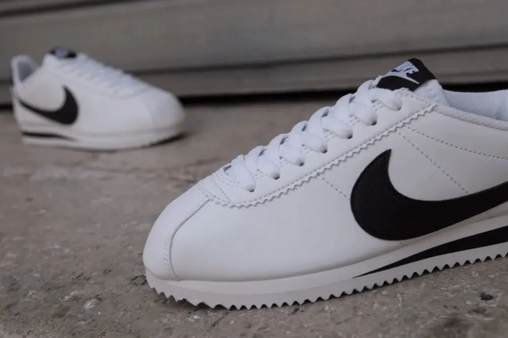 Alternative view of Giày Nike Classic Cortez Leather 'White Black' 807471-101