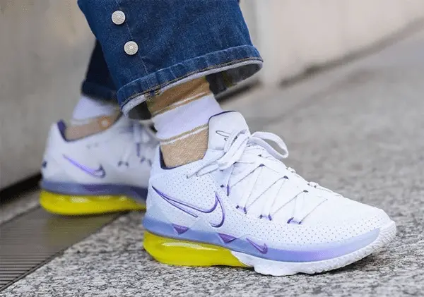Alternative view of Giày Nike Lebron 17 Low EP 'Lakers' CD5006-102