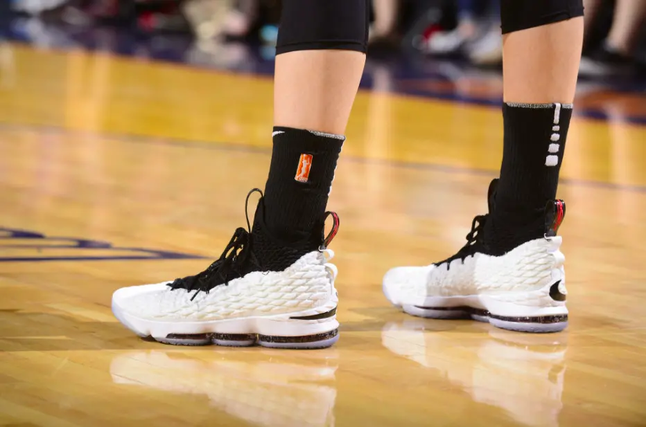 Giày Nike Lebron 15 GS 'Graffitti' AQ6176-100 - Ảnh 3