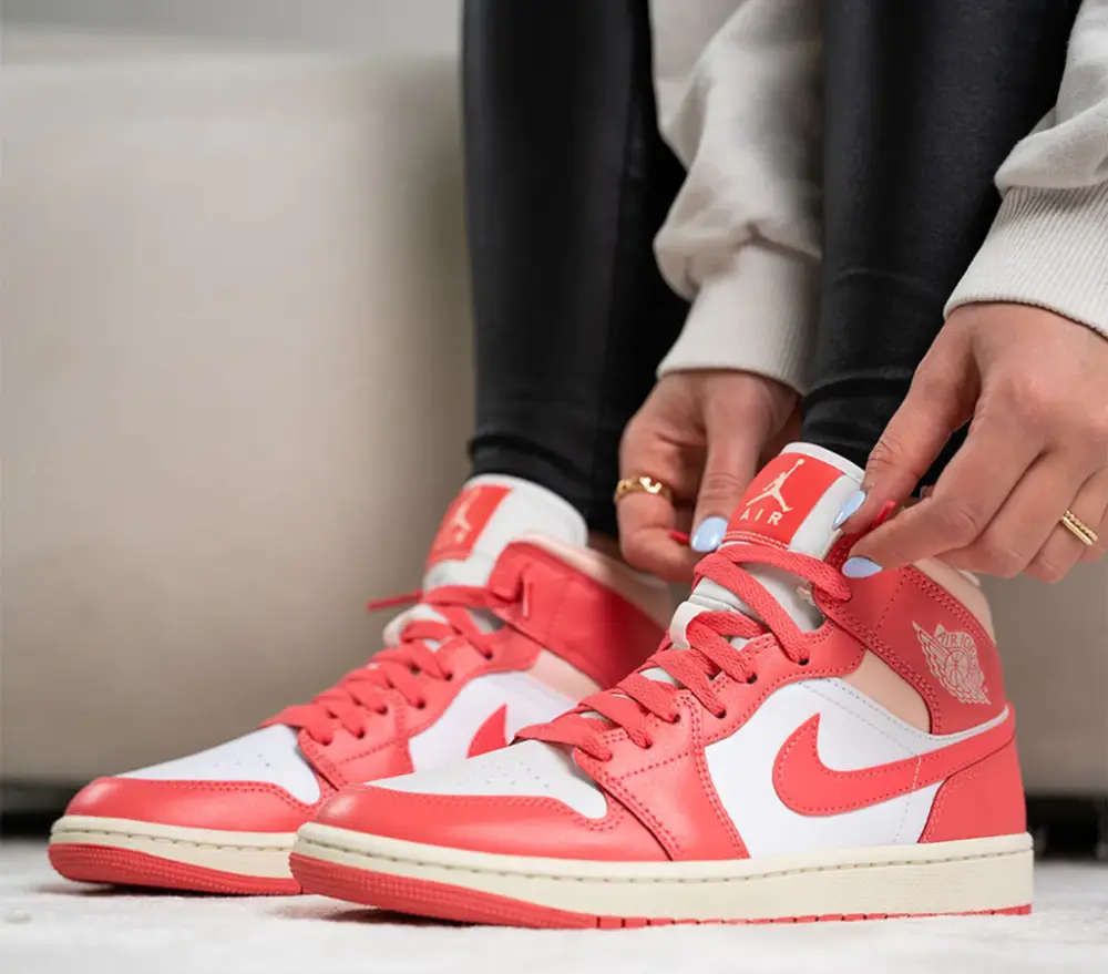 Giày Nike Air Jordan 1 Mid 'Strawberries And Cream' BQ6472-186 - Ảnh 4