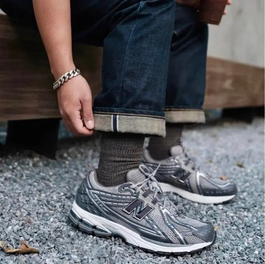 Alternative view of Giày New Balance 1906r 'Dark Grey' M1906RJS