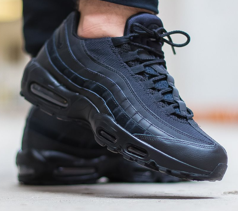 Giày Nike Air Max 95 'Essential Triple Black' CI3705-001 - Ảnh 3