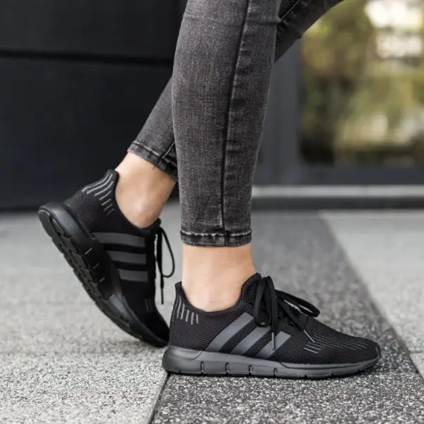 Giày Adidas Swift Run 'Triple Black' CG6268 - Ảnh 3