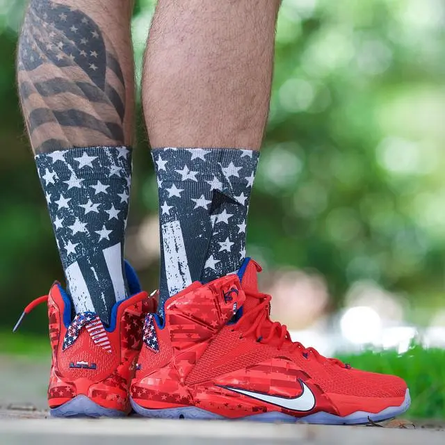 Alternative view of Giày Nike LeBron 12 'USA' 684593-616