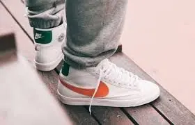 Alternative view of Giày Nike Stranger Things x Blazer Mid 'Hawkins High' CJ6101-100