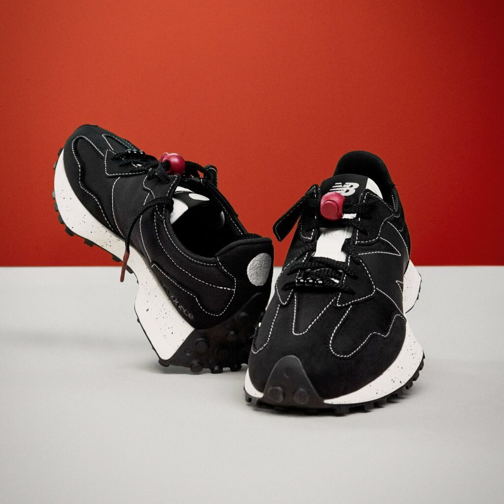 Giày New Balance ColorsxStudios x 327 'Black Rumba Red' MS327CT - Ảnh 3