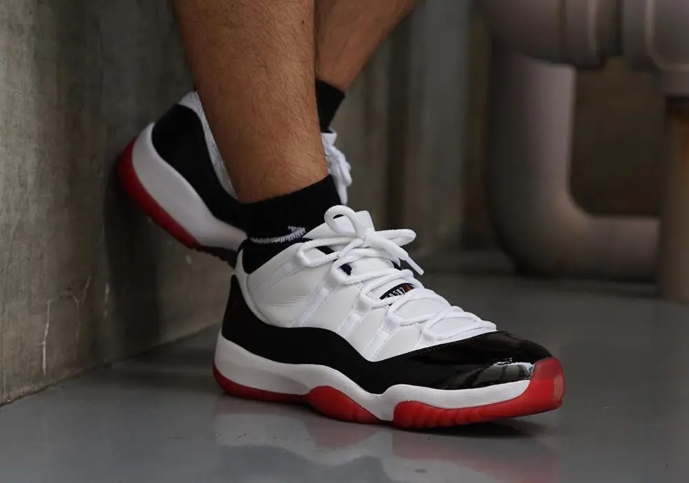 Giày Nike Air Jordan 11 Retro Low GS 'Concord-Bred' 528896-160 - Ảnh 4