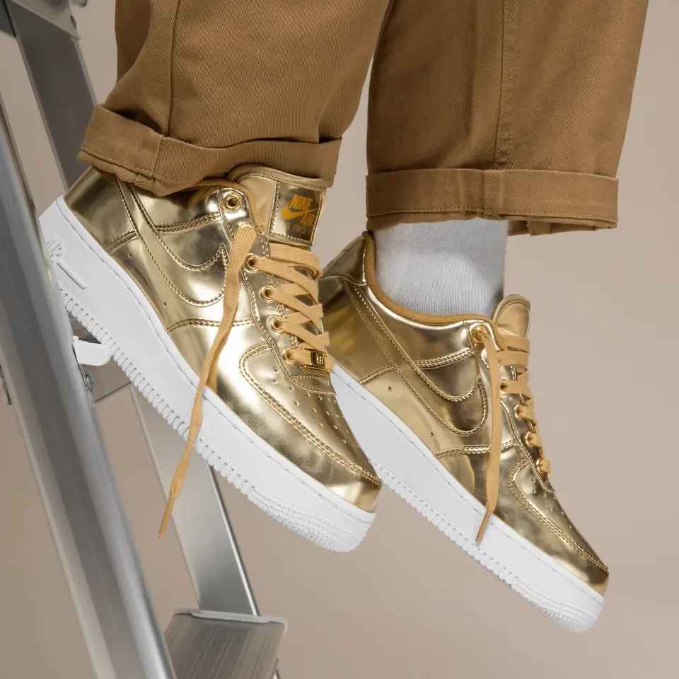 Alternative view of Giày Nike Air Force 1 SP "Metallic Gold" CQ6566-700