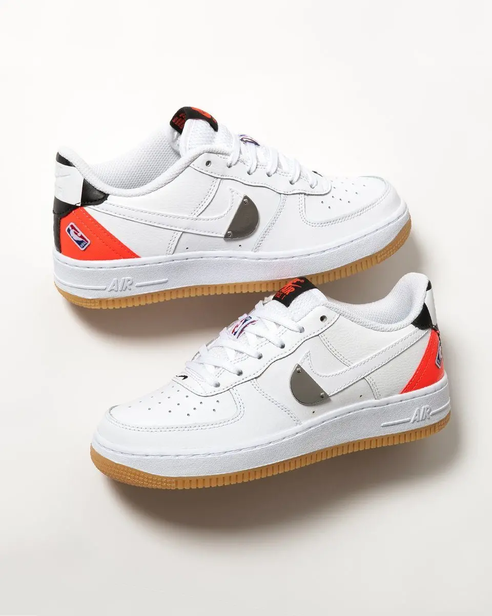 Giày Nike NBA x Air Force 1 LV8 1 HO20 GS 'White Bright Crimson' CT3842-101 - Ảnh 4