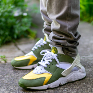 Alternative view of Giày Nike Stussy x Air Huarache LE 'Dark Olive' 2021 DD1381-300