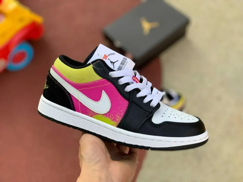 Alternative view of Giày Nike Air Jordan 1 Low 'Spray Paint' CW5564-001
