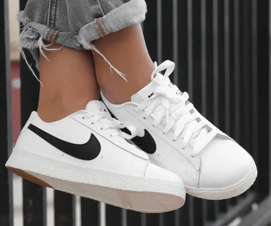 Alternative view of Giày Nike Blazer Low GS 'White Black' CZ7576-103