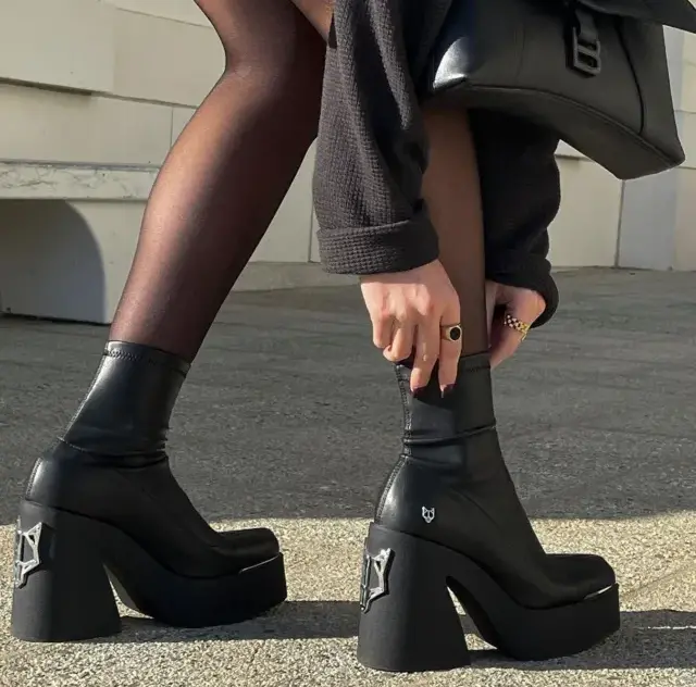 Alternative view of Giày Naked Wolfe Boost ILLUMINATE 'BLACK'