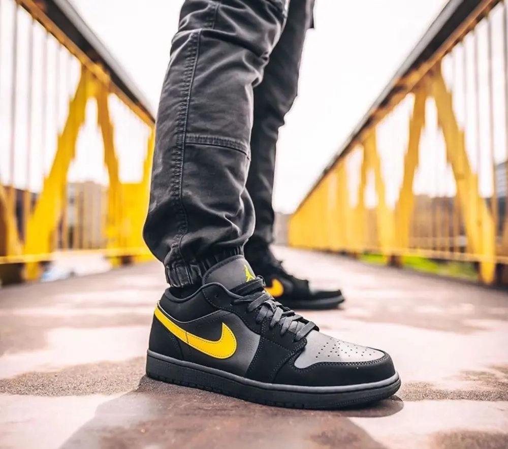 Giày Nike Air Jordan 1 Low 'Black University Gold' 553558-071 - Ảnh 3