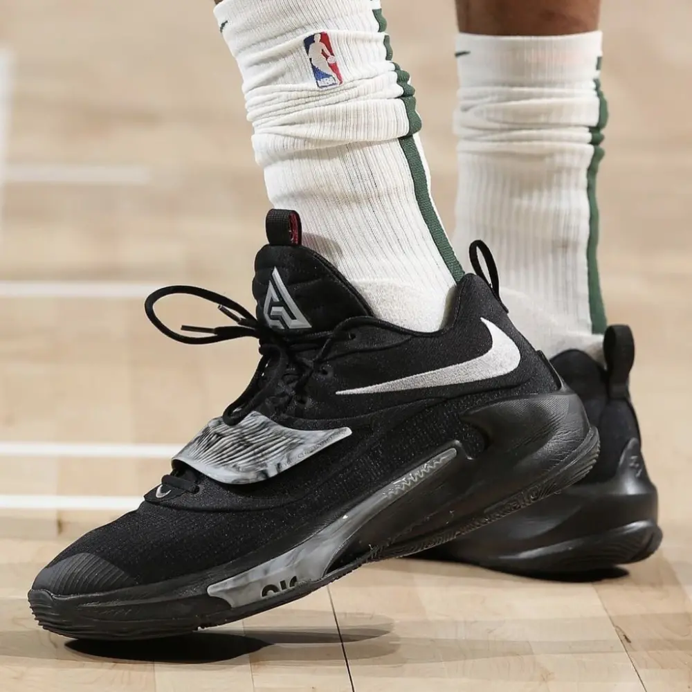 Alternative view of Giày Nike Zoom Freak 3 'Black Wolf Grey' DA0695-002