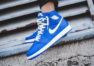 Alternative view of Giày Nike Air Jordan 1 Retro High 'Hyper Royal' 555088-401
