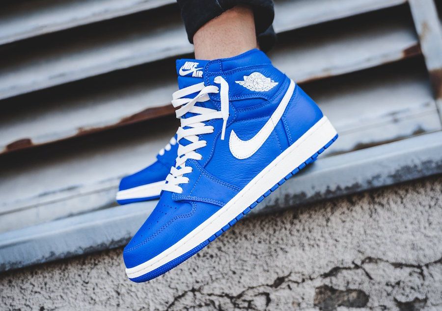 Giày Nike Air Jordan 1 Retro High 'Hyper Royal' 555088-401 - Ảnh 2