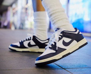 Alternative view of Giày Nike Wmns Dunk Low 'Vintage Navy' DD1503-115