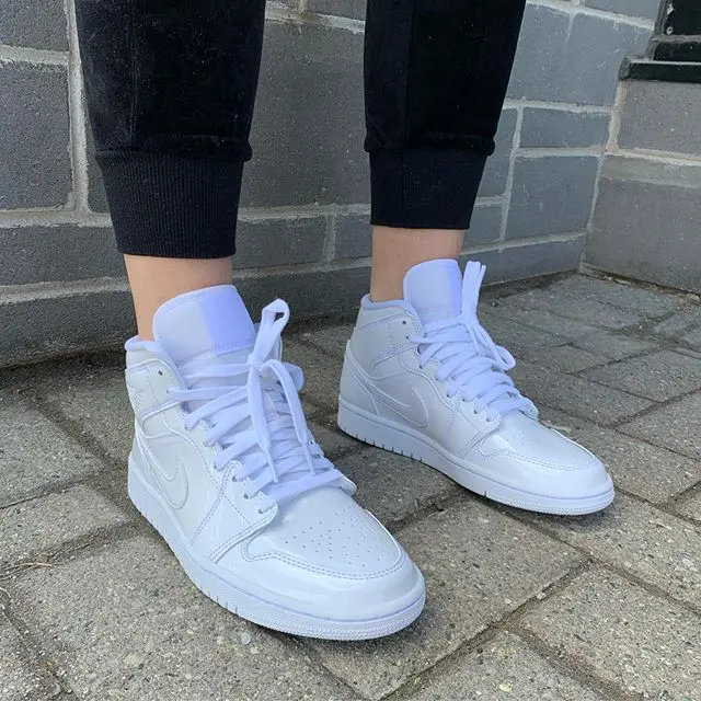 Giày Nike Wmns Air Jordan 1 Mid Patent 'Triple White' BQ6472-111 - Ảnh 4