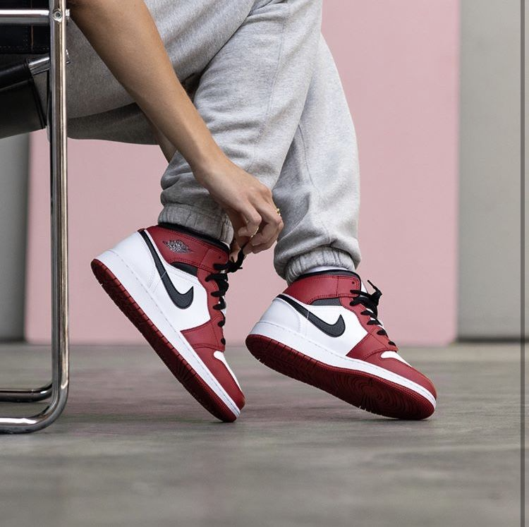 Giày Nike Air Jordan 1 Mid GS 'Chicago' 554725-173 - Ảnh 5