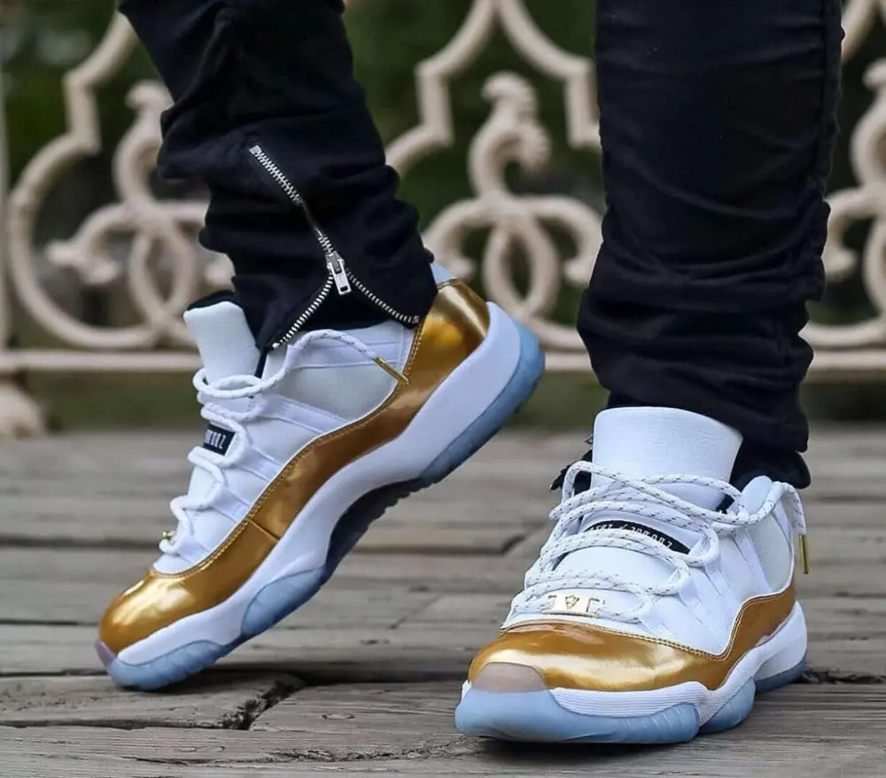 Alternative view of Giày Nike Air Jordan 11 Retro Low 'Closing Ceremony' 528895-103