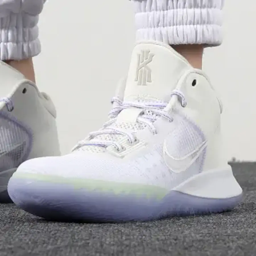 Alternative view of Giày Nike Kyrie Flytrap 4 'White Purple Pulse' CT1973-101