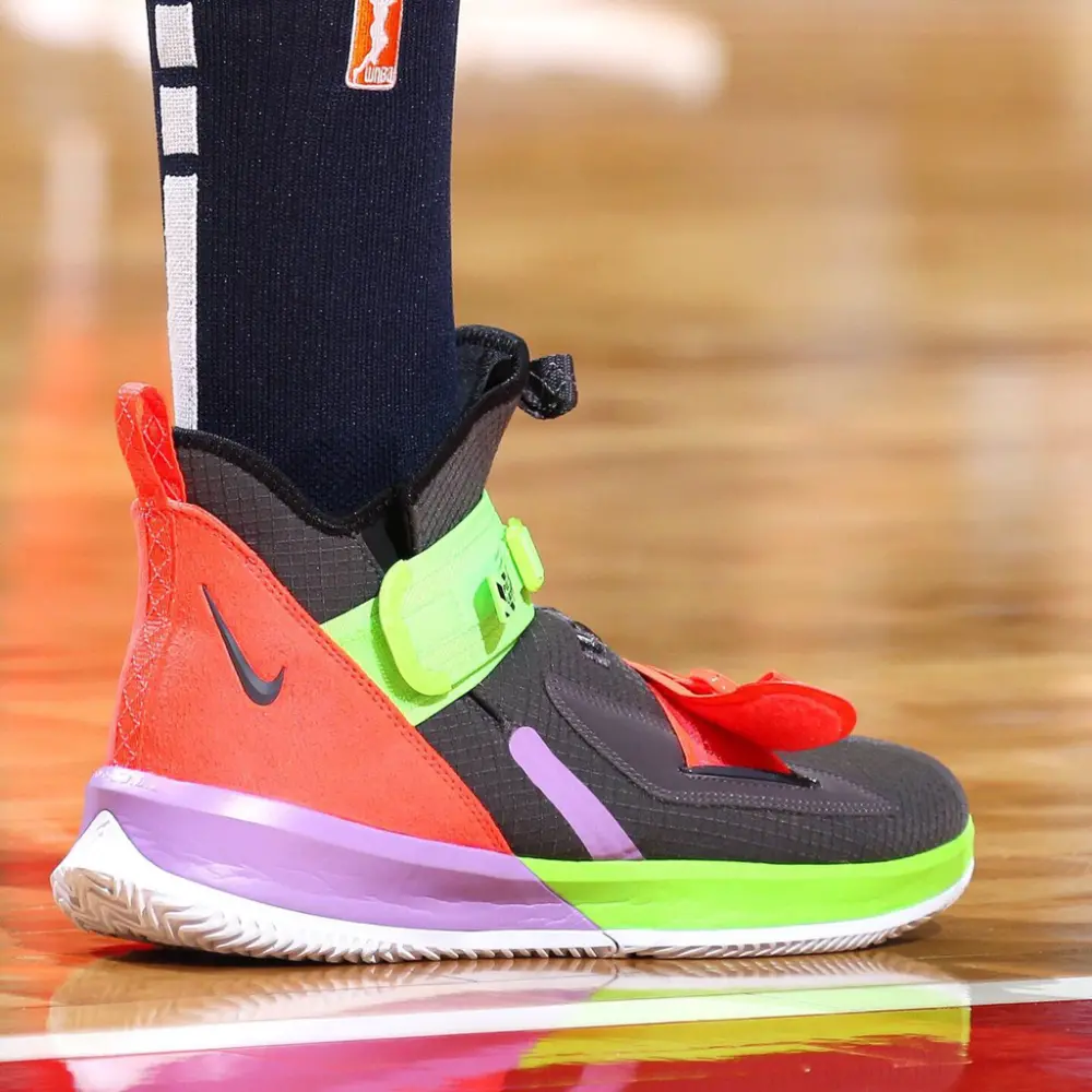 Giày Nike LeBron Soldier 13 GS 'Thunder Grey Crimson Green' AR7585-002 - Ảnh 4