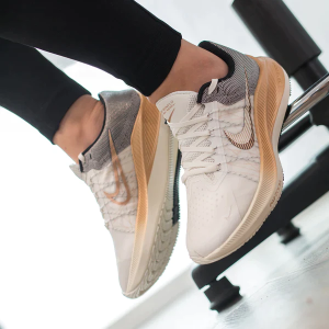 Alternative view of Giày Nike Wmns Winflo 8 Premium 'Sail Metallic Copper Coin' DA3056-101