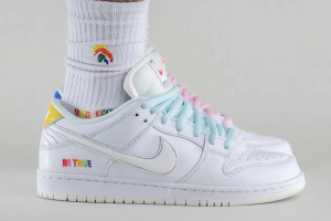 Alternative view of Giày Nike SB Dunk Low 'Be True' DR4876-100
