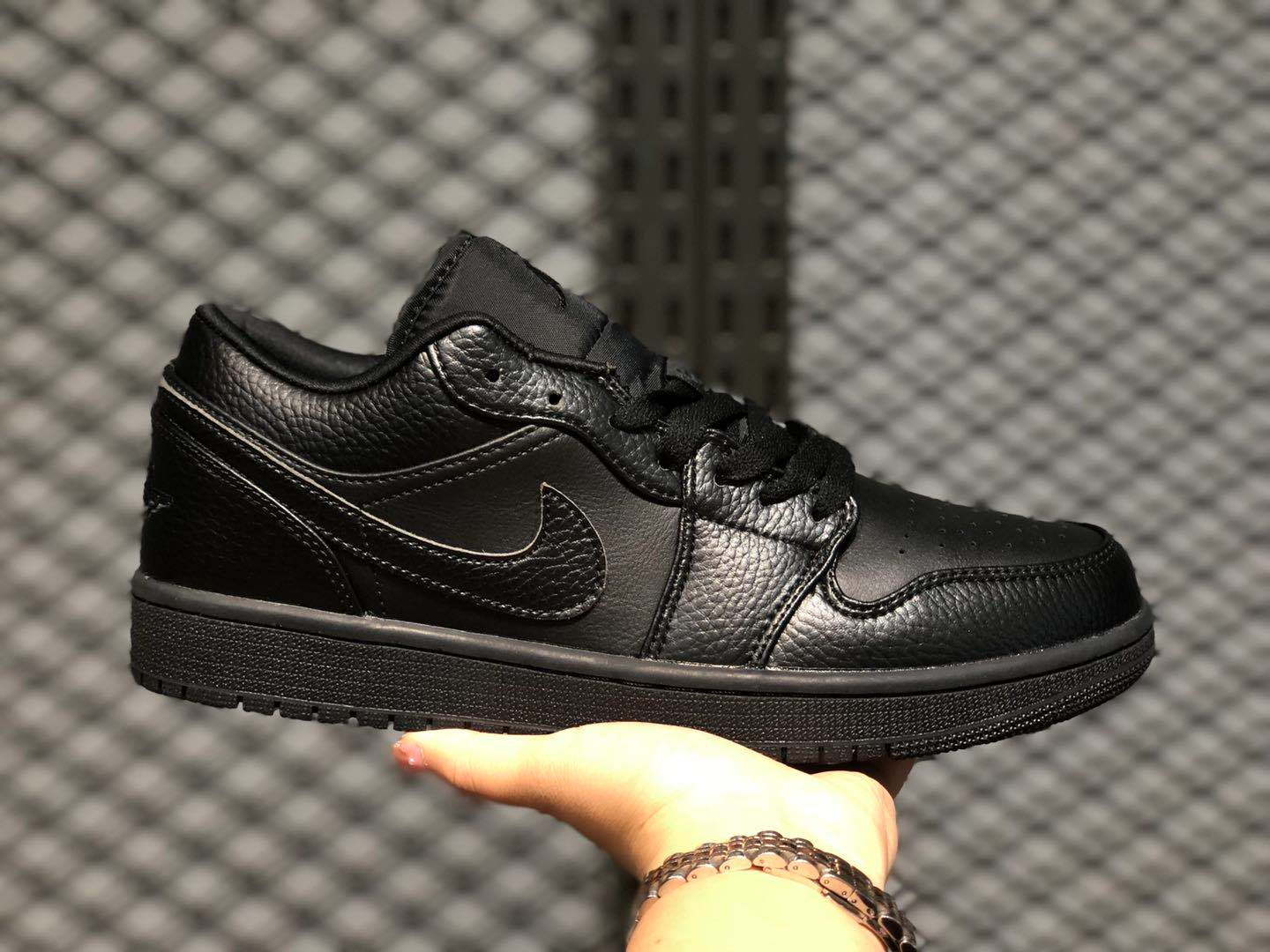 Giày Nike Air Jordan 1 Low 'Triple Black' 553558-091 - Ảnh 8