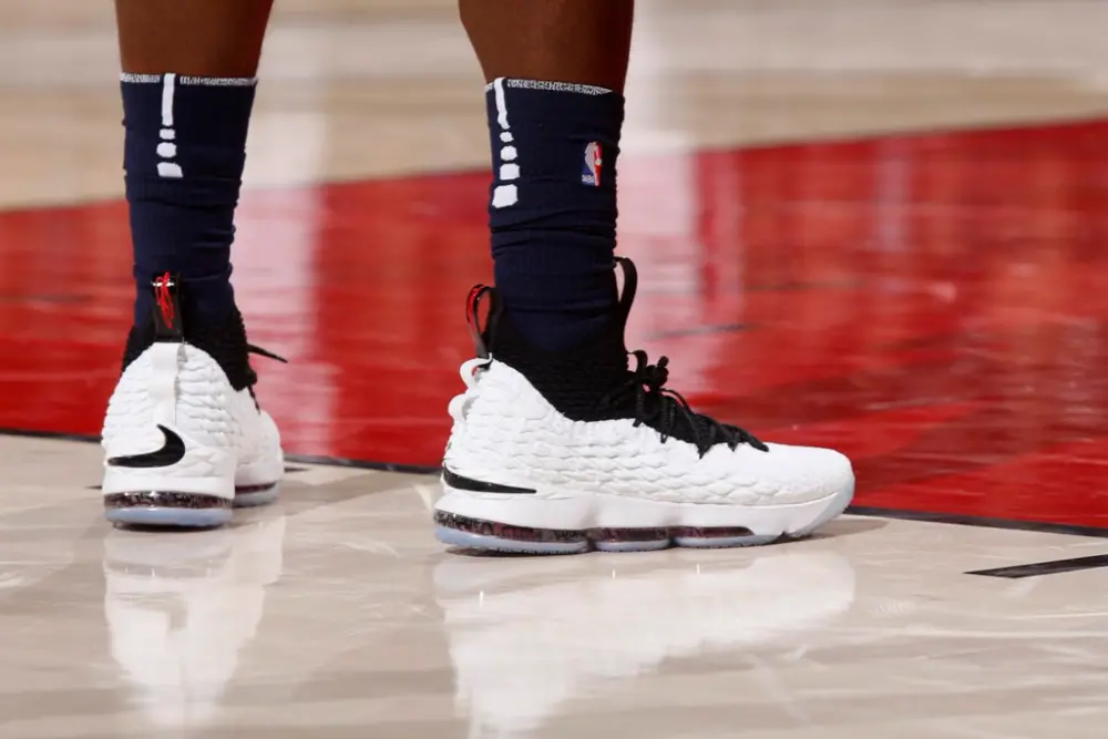 Giày Nike Lebron 15 GS 'Graffitti' AQ6176-100 - Ảnh 4