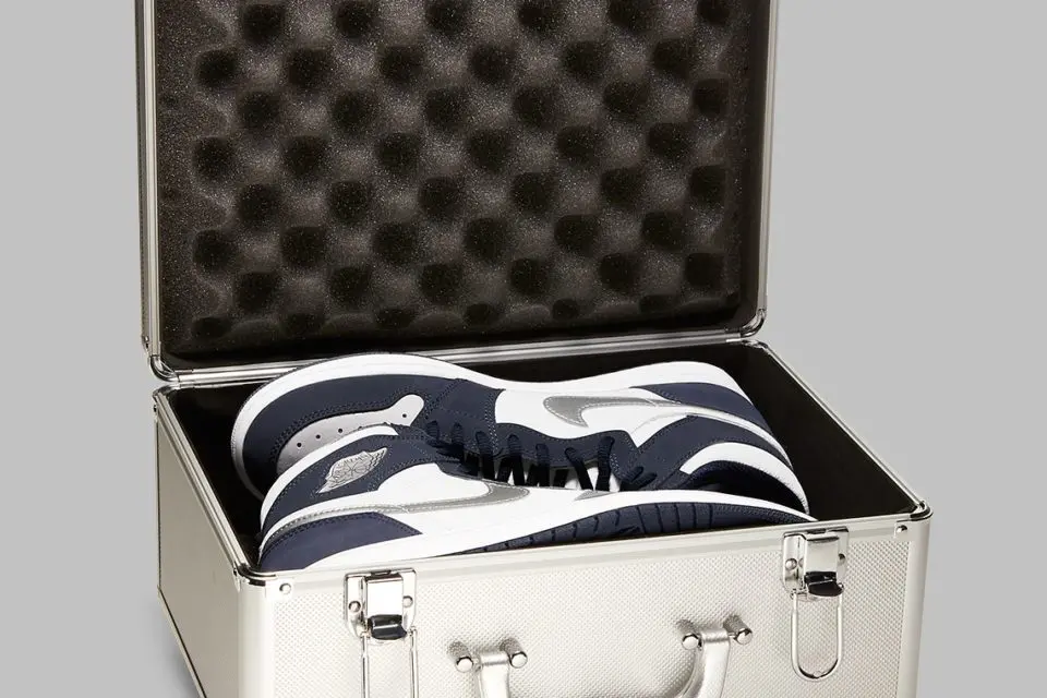 Alternative view of Giày Nike Air Jordan 1 Retro High co.JP 'Midnight Navy' Suitcase Special Box