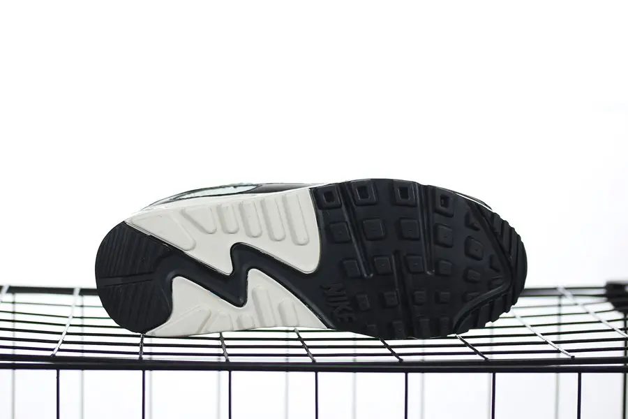 Giày Nike Wmns Air Max 90 'Black Metallic Gold' DB9578-001 - Ảnh 5