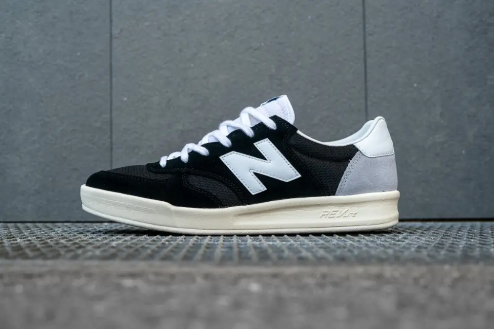 Alternative view of Giày New Balance 300 Balck CRT300FO