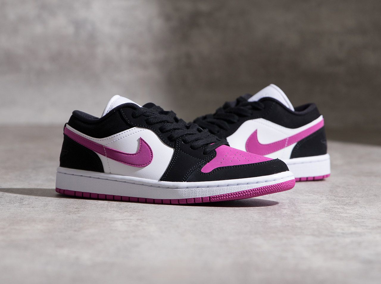 Giày Nike Wmns Air Jordan 1 'Black Cactus Flower' DC0774-005 - Ảnh 9