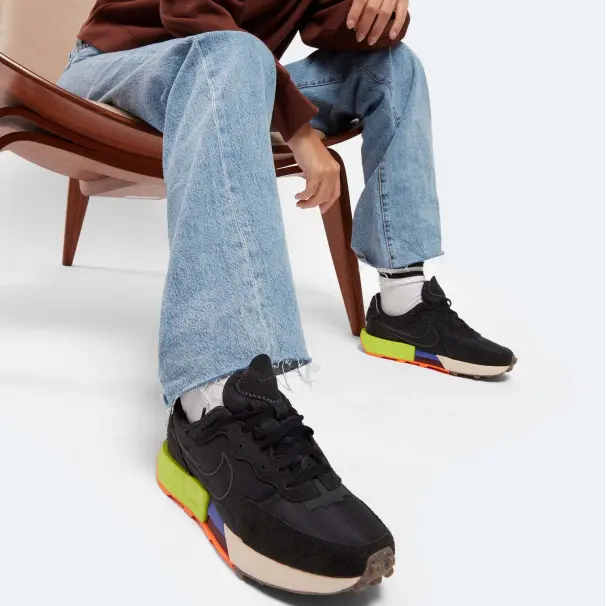 Alternative view of Giày Nike Fontanka Waffle 'Black Volt' DC3579-001