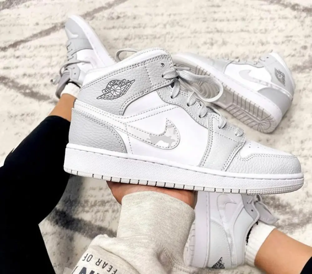 Giày Nike Air Jordan 1 Mid SE GS 'Swoosh Logo - Grey Camo' DD3235-100 - Ảnh 4