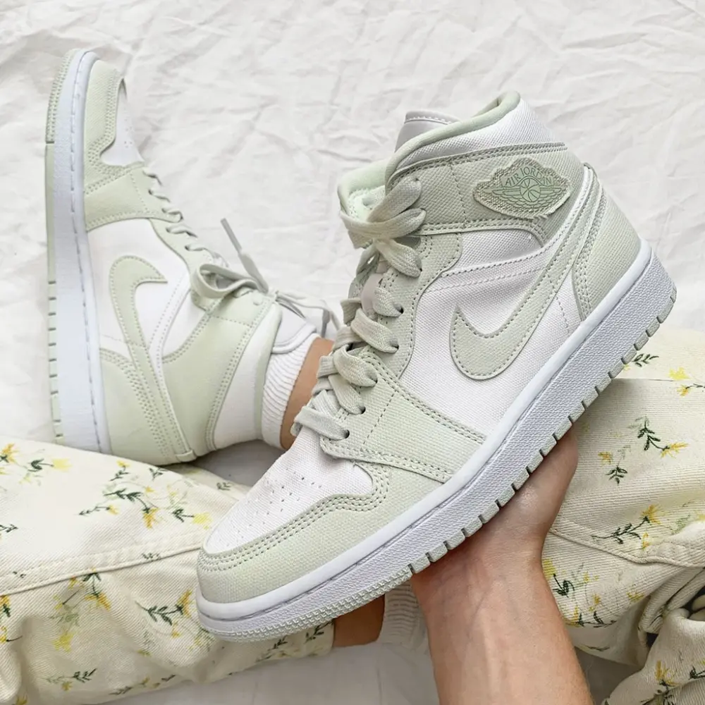 Giày Nike Wmns Air Jordan 1 Mid 'Spruce Aura' CV5280-103 - Ảnh 3
