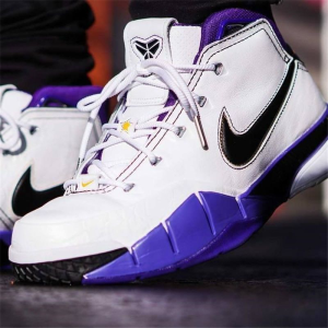Alternative view of Giày Nike Zoom Kobe 1 Protro '81 Points' AQ2728-105