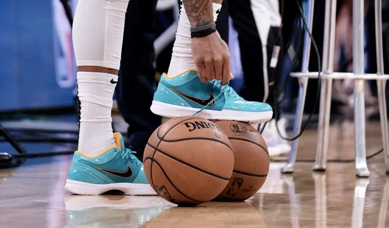 Alternative view of Giày Undefeated x Nike Kobe 4 Protro 'Demar' CQ3869-300