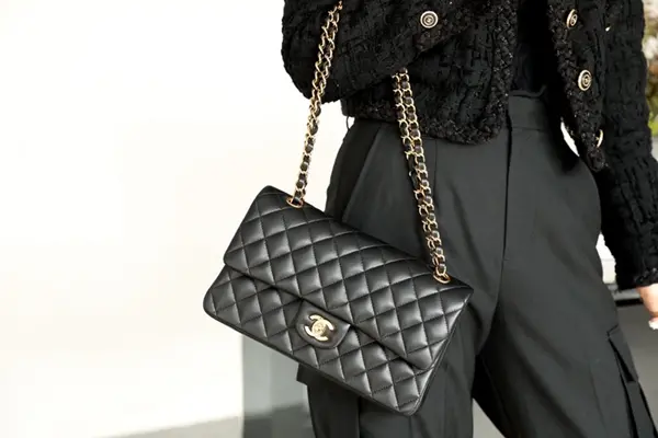 Alternative view of Túi Chanel Large Classic Handbag Calfskin 'Black' A01112-Y01295-94305