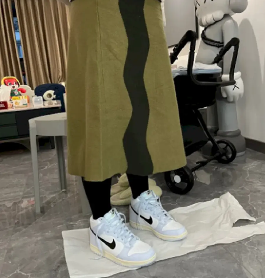 Alternative view of Giày Nike Dunk High Aluminum GS 'Summit White' DB2179-110