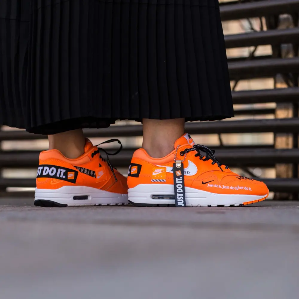 Alternative view of Giày Nike Air Max 1 LX 'Just Do It' 917691-800