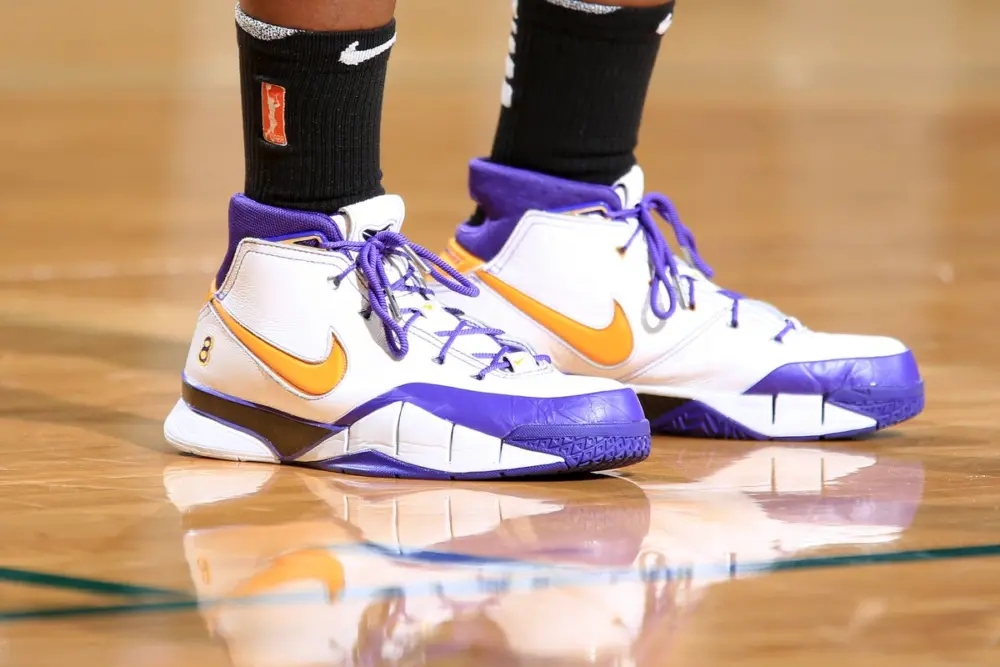 Alternative view of Giày Nike Zoom Kobe 1 Protro 'Final Seconds' AQ2728-101