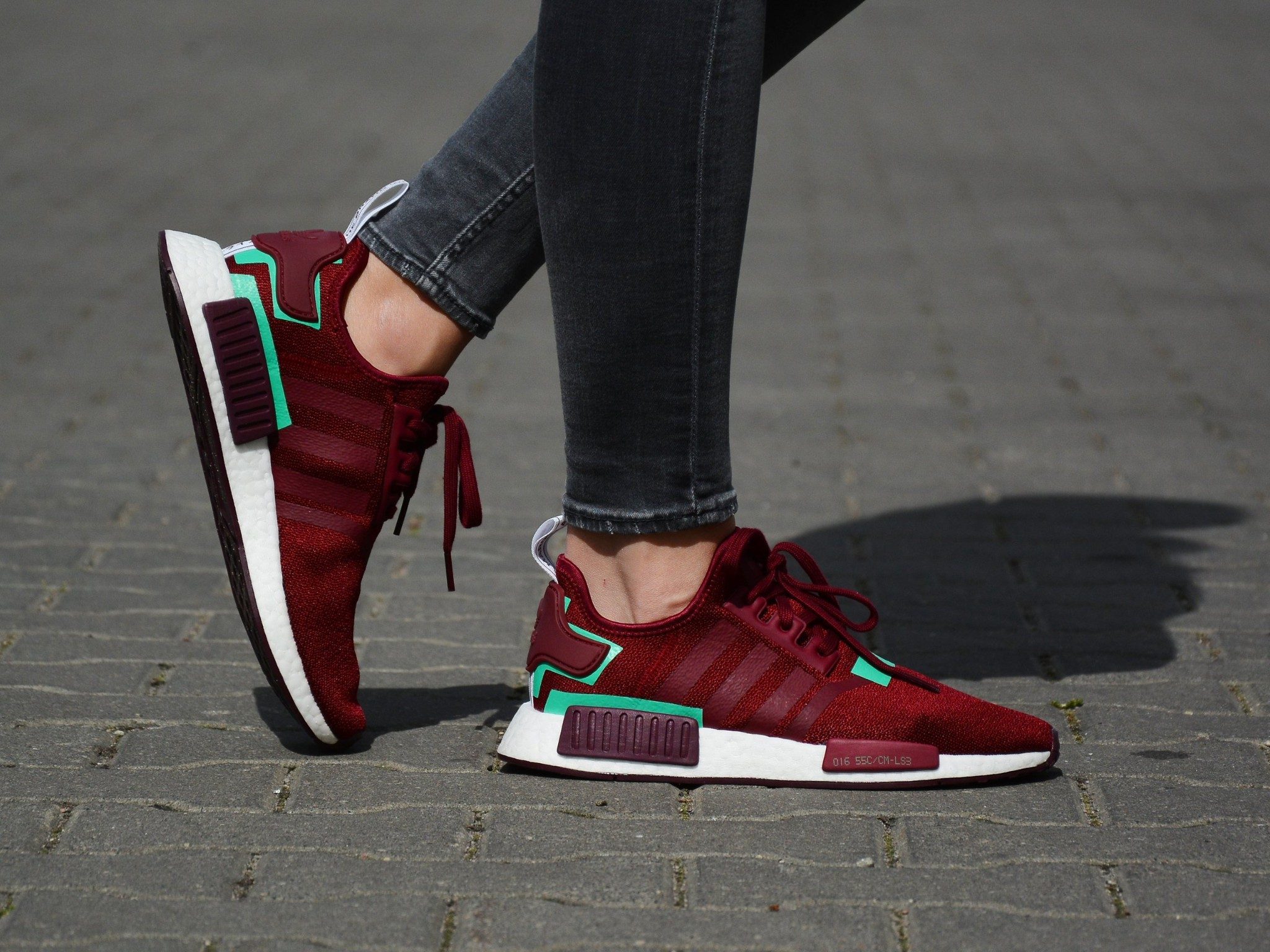 Giày Adidas NMD R1 Collegiate Burgundy Green BD8007 - Ảnh 4
