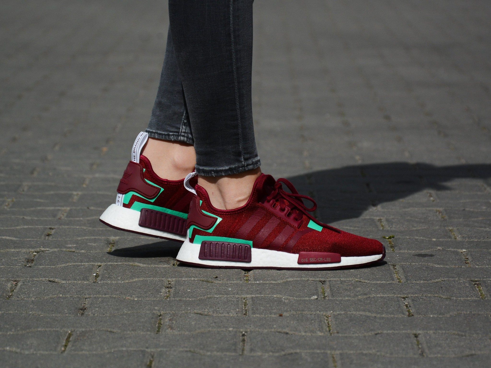 Giày Adidas NMD R1 Collegiate Burgundy Green BD8007 - Ảnh 5