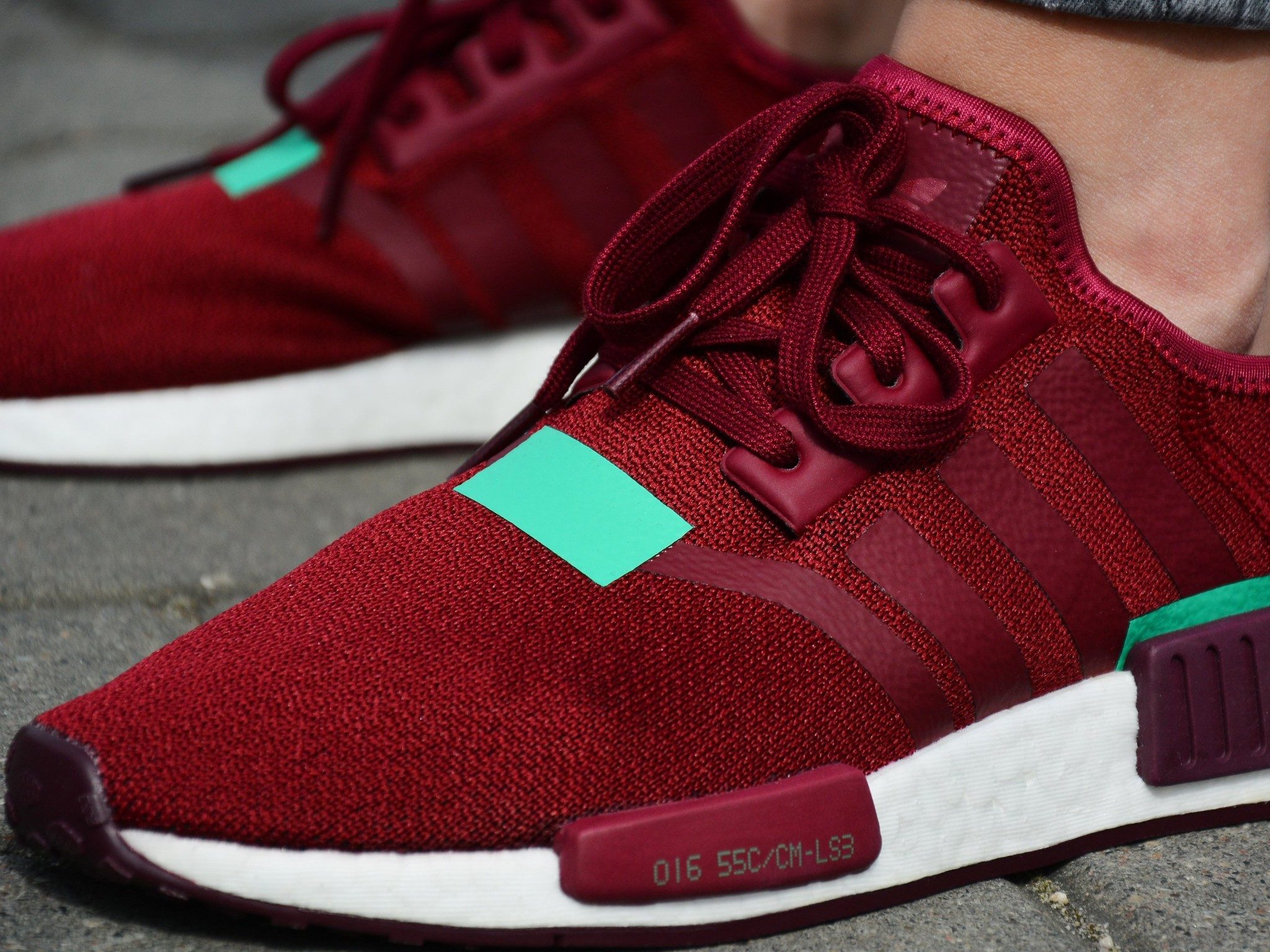 Giày Adidas NMD R1 Collegiate Burgundy Green BD8007 - Ảnh 2